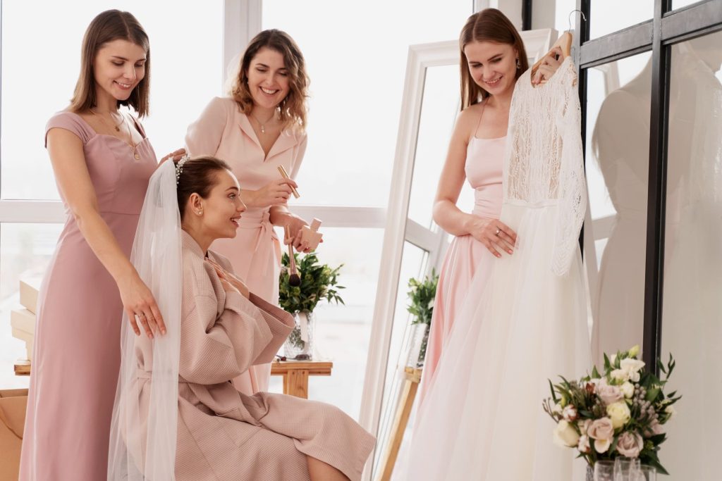 6 Rekomendasi Baju Bridesmaid Anti Gagal! Cocok untuk Semua Wanita